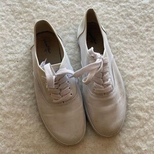 Universal Thread White Women's Canvas Sneaker Shoes Size 7